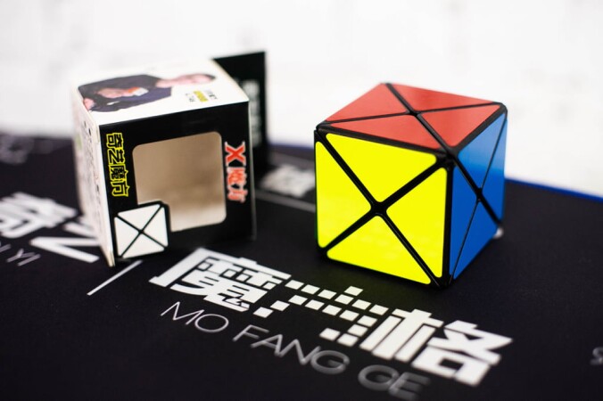 Головоломка QiYi MoFangGe X Cube