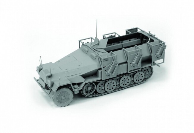 Сборная модель Zvezda Немецкий бронетранспортер с пусковыми установками Sd.Kfz.251/1 Ausf.B "Ханомаг"