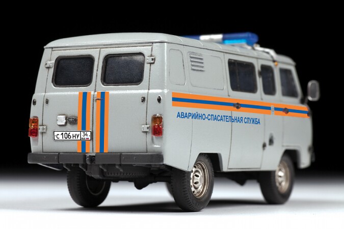 Сборная модель Zvezda УАЗ «3909» Аварийно-спасательная служба