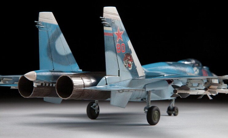 Сборная модель Zvezda Российский палубный истребитель Су-33