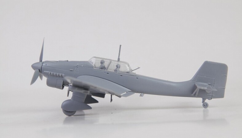 Сборная модель Zvezda Немецкий пикирующий бомбардировщик Юнкерс Ju-87B2