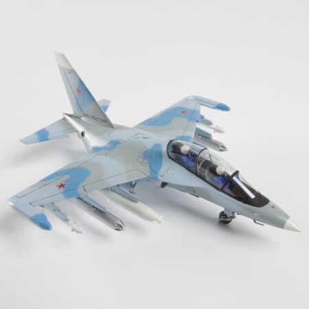 Сборная модель Zvezda Российский самолет Як-130
