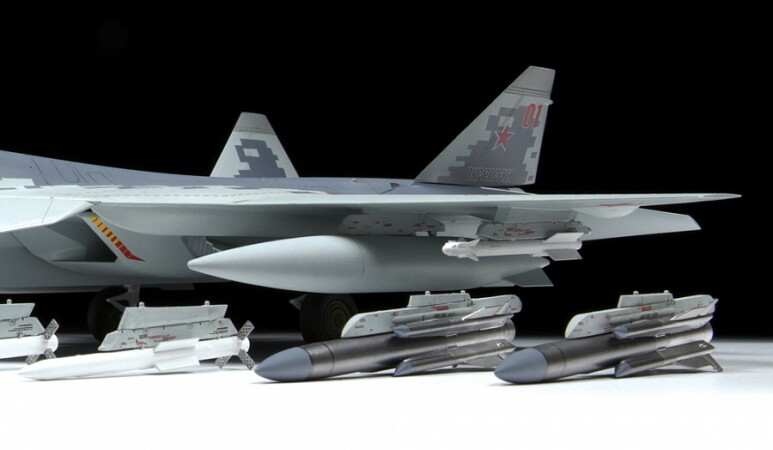 Сборная модель Zvezda Российский многофункциональный истребитель пятого поколения Су-57