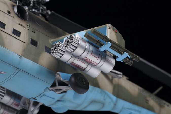 Сборная модель Zvezda Советский ударный вертолет Ми-24П